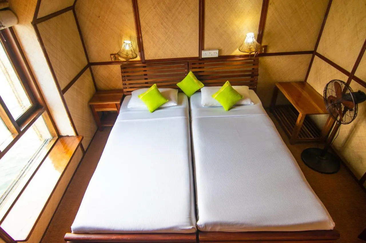 Hotel Marvel Cruise Alappuzha 3*,